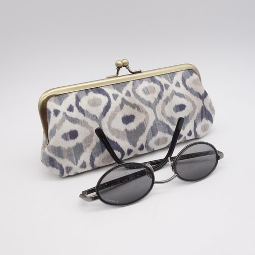 Étui à lunettes gris et beige - fermoir métallique long pour un accès facile - pochette pour crayons ou petits objets