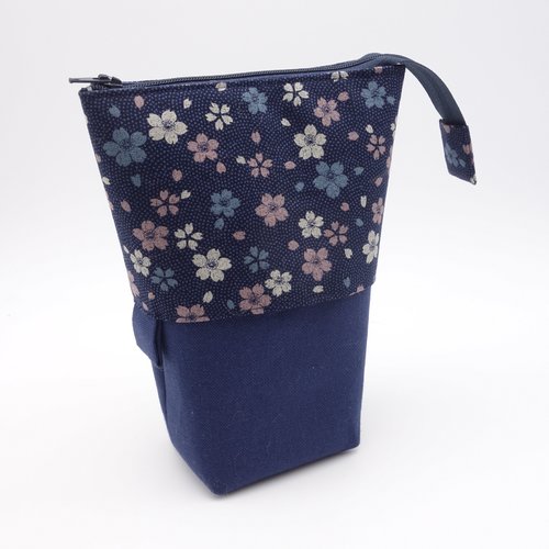 Grande trousse à crayons verticale originale et astucieuse, pot à crayons telescopique, tissu japonais sakura bleu marine, rose et beige