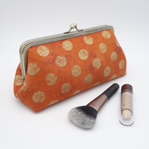 Grande trousse à fermoir, gros pois dorés sur fond orange, doublure couleur or, pochette pour maquillage ou fournitures créative