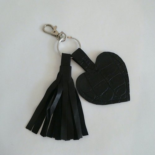 Porte-clés coeur avec un pompon