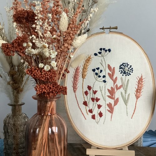 Tambour brodé fleurs terracota et marine /tambour ovale /décoration bohème