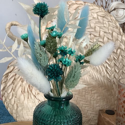 Vase en verre teinté émeraude et fleurs séchées assorties