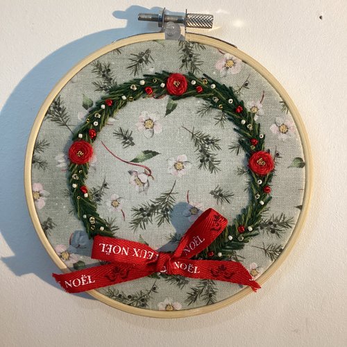 Tambour brodé couronne de noël ,décoration de sapin