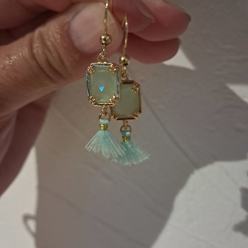 Boucle d’oreille pompon