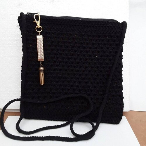 Sac crochet coton noir , sac épaule , sac bandoulière , coton noir breloque  ,20 cm