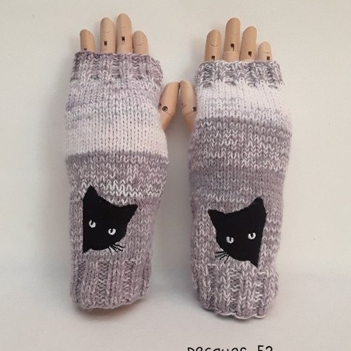 Mitaines gants sans doigts laine lilas rose blanc ,  chats noirs  curieux ,  20 cm , ouverture pouces