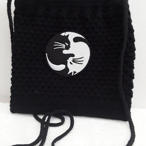 Sac crochet coton noir , sac épaule ,  sac 20cm, chat ying yang 8cm, broder , cousu , , doublé, poche intérieure, tirette