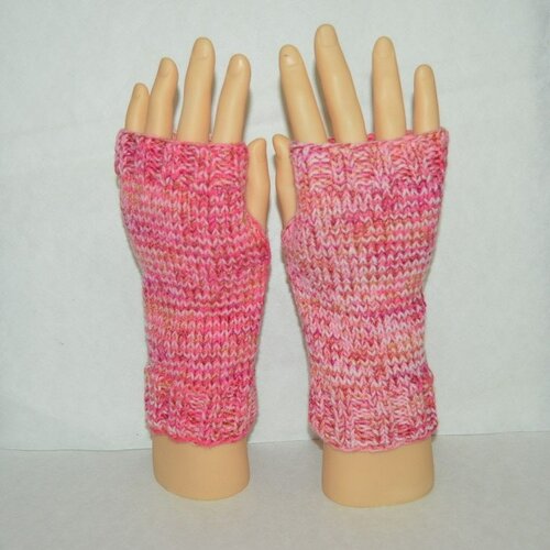 Mitaines laine acrylique 20cm rose  , tricot , gants sans doigts , ouverture pouces