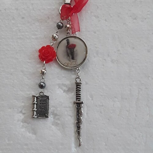 Bijoux de sac, porte clés, perles, noeud rouge, fleur, mousqueton, épée , cabochon, hauteur totale 13 cm
