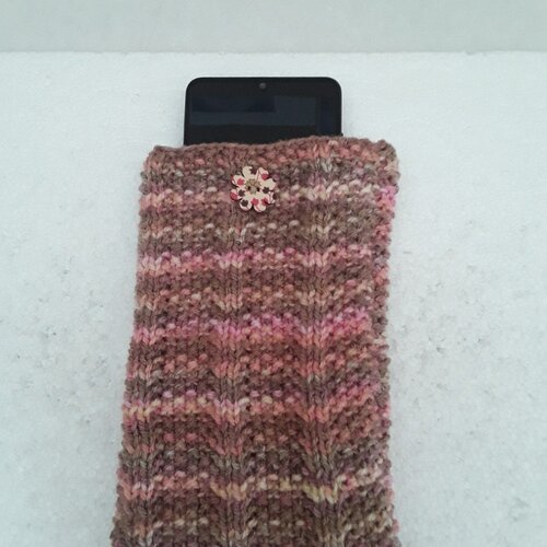 Housse  portable , téléphone , portable ,  gsm , chaussette ,  étui  , coton , acrylique , rose , brun, beige , doublée , bouton , fleur
