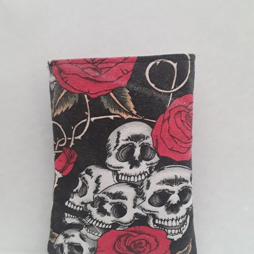 Pochette, étui , rangement , cranes, fleurs, rouges, skulls , blanc, gros coton, fermer avec velcro , 18/12cm