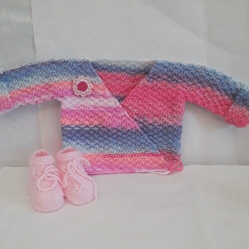 Cache coeur , chaussosns , rose bleu blanc , bébé  0 à 6 mois , liens , fleurs , tricot , acrylique