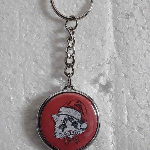 Porte clés, bijoux de sac, chat, blanc, avec bonnet, , fond rouge, 3.5/.05 cm,