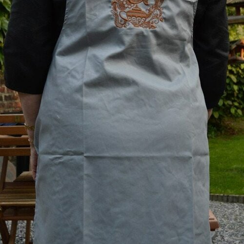 Tablier coton gris,, broder théière   , longueur 83 cm,broderie 14 cm haut, lanières ajustable, tablier cuisine