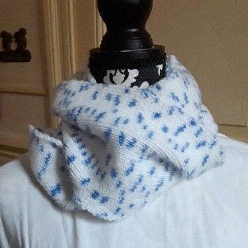 Écharpe snood tube rectangle tour de cou 2 tours laine blanc bleu , 120 cm / 16 cm, tricot