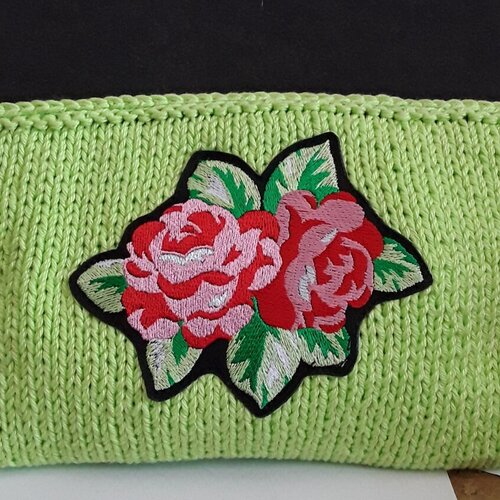Trousse, coton vert clair, lime, fleur rose, doublée , tirette,22/14 cm, tricot