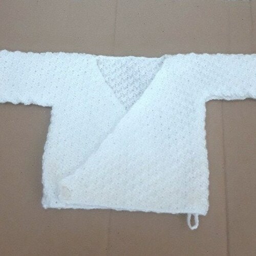 Brassière , cache coeur bébé 0 à 3 mois , blanc acrylique , tricot