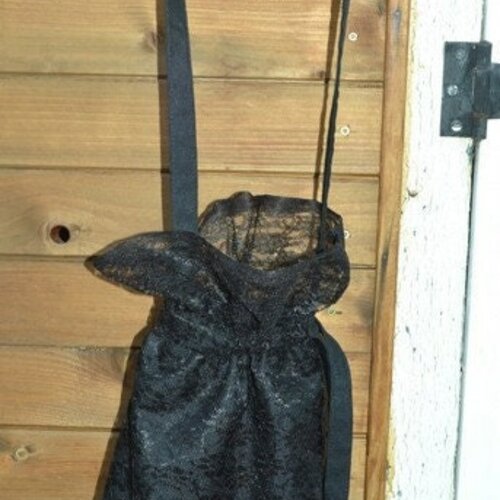 Sac bandoulière , sac épaule , aumoniere ,  dentelle noire , sac épaule ,  40/30 / 10 cm dentelle noire et coton et cordelette ,