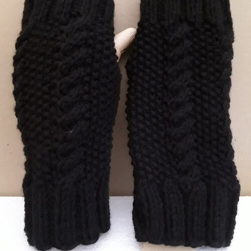 Mitaines, gants sans doigts, ouverture pouces , chauffe-pouls ,  noirs, laine, acrylique, 21 cm, tricot