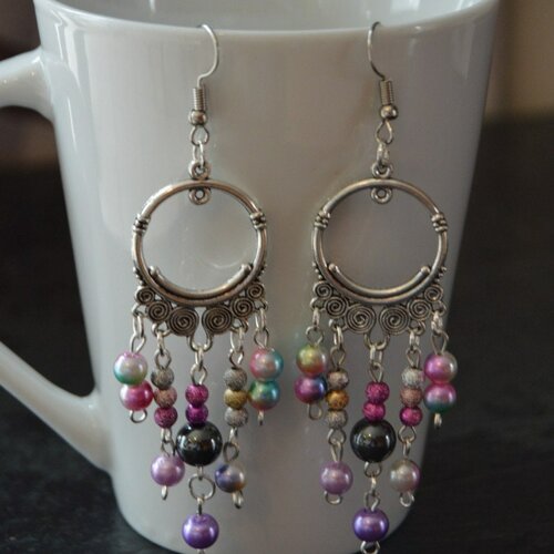 Boucles d oreilles , pendantes , crochets , lobes, perles  colorées ,