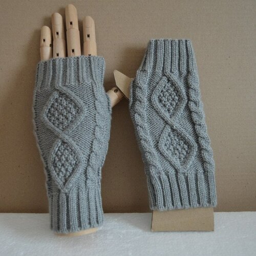 Mitaines, gants sans doigts , ouverture pouce , laine , acrylique , gris clair , 19 cm