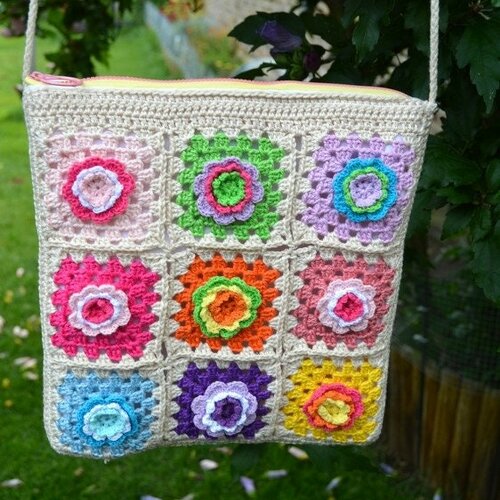 Sac granny coton sac grand mère boho bohème , sac crochet écru , fleurs , carrés multicolore, 24/24 cm