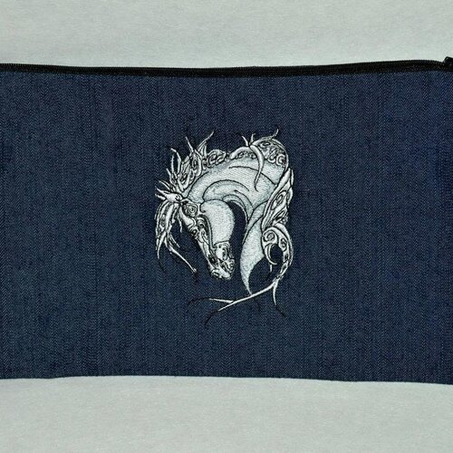Trousse de toilette  coton jean   bleu  foncé, 25/15 cm ,  doublée ,  fermeture éclair , tete cheval , tribal , blanc