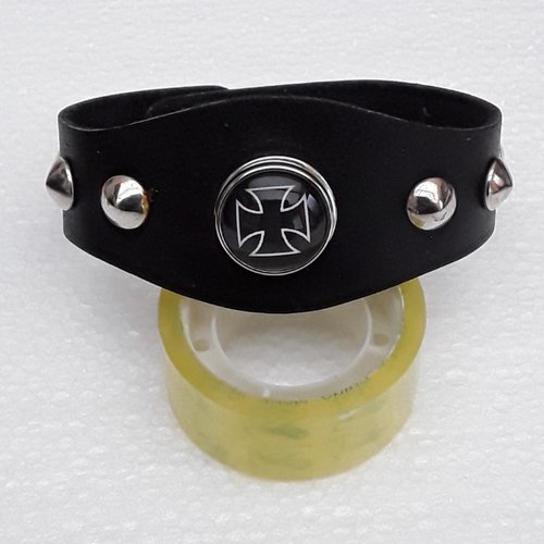 Bracelet cuir noir, picots,métal, croix de malte18 a 20cm