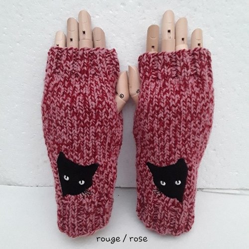 Mitaines , gants sans doigts 21cm , chats noirs , brodés 5 cm , acrylique laine rouge rose