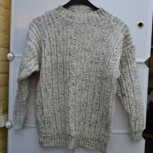 Pull beige , tricot mains , acrylique beige