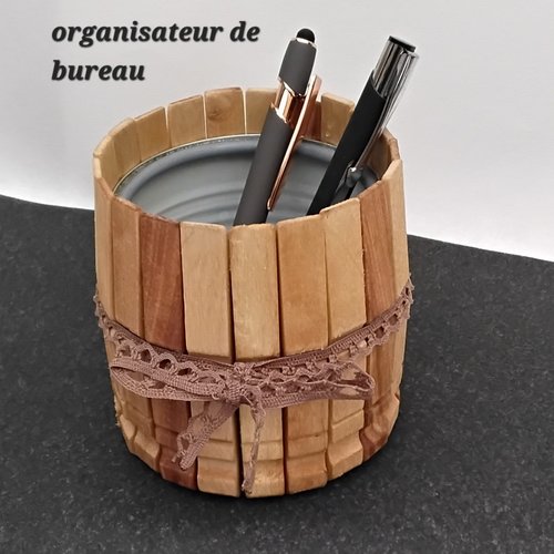 Organisateur de bureau , pot a crayons , bics , bois vernis , 10 cm