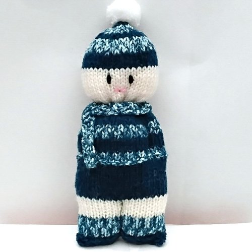 Bonhomme , tricot, 25 cm , acrylique , poupée  , bleu et beige