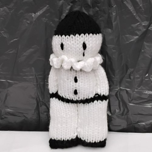 Bonhomme , pierrot , tricot , acrylique ,18 / 8 cm , rembourré