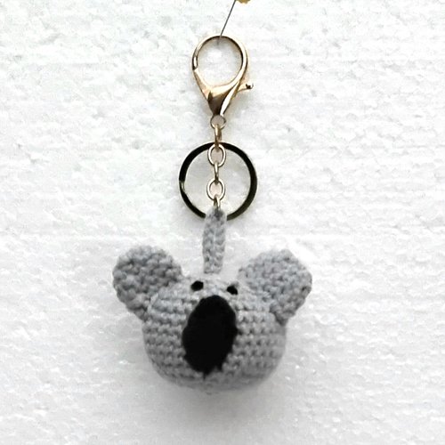 Porte clés koala gris , fait mains , au crochet , rembourré, mousqueton , koala 5cm haut