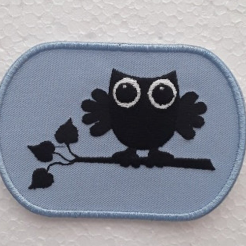 Patch , hibou , coton bleu ciel , broderie  noire , thermocollant , 10  / 7 cm
