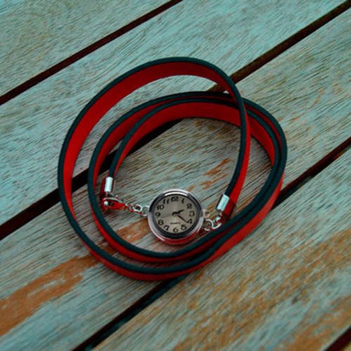 Bracelet  cuir rouge avec chunk montre qui fonctionne 