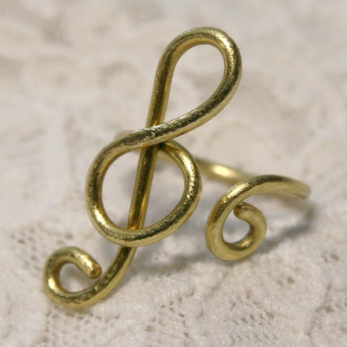 Bague ethnique minimaliste clé de sol spirales laiton doré "or", bijoux mariage mariée musique