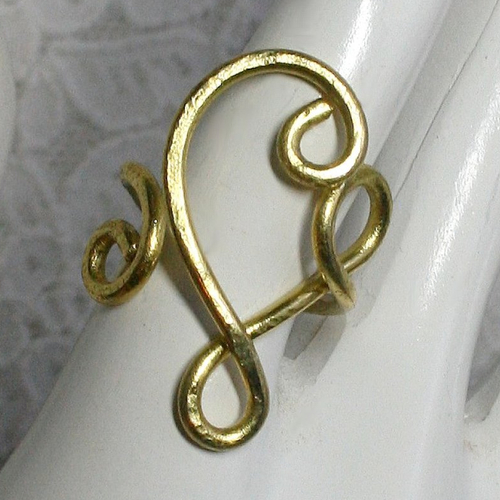 Bague coeur minimaliste spirale laiton doré or, contemporaine, ajustable, bijoux mariage mariée