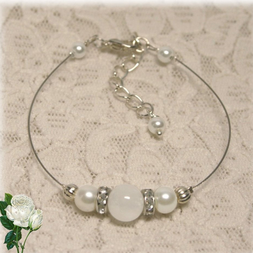 Bracelet mariage pierre de lune, perles blanches, strass, bijoux mariée tendance bohème romantique shabby-chic, sur mesure
