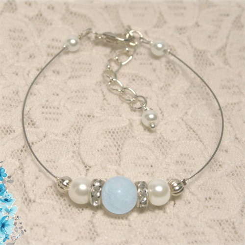 Bracelet mariage aigue-marine, perles blanches, strass, bijoux mariée tendance bohème romantique pierre naturelle bleu ciel, sur mesure