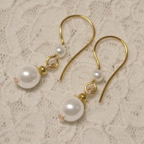 Boucles d'oreilles mariage perles blanches, métal doré