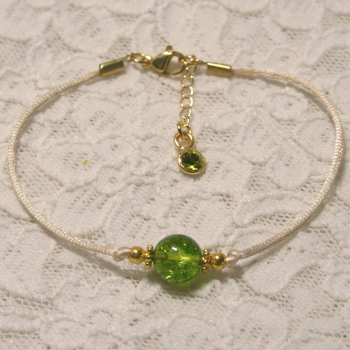 Bracelet perle péridot vert, cordon beige, boho chic minimaliste, bijou pierre naturelle verte solitaire, pampille strass