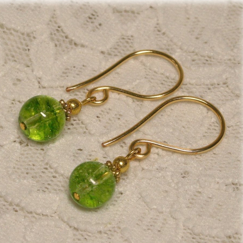 Boucles d'oreilles romantiques péridot vert, doré or / bijoux perles pierres naturelles