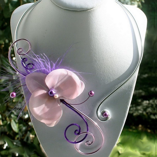 Collier floral "aurore" orchidée et plume sur fil alu * bijoux mariage romantique fleur rose et violet
