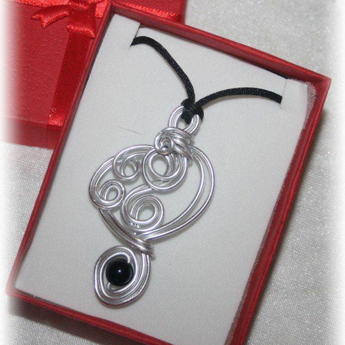 Collier pendentif spirales perle en pierre de tourmaline noire, wire-wrapping