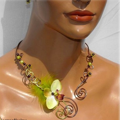 Collier floral "inès" plume sur fil alu * bijoux mariage exotique marron vert