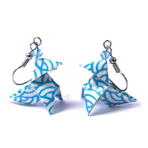 Boucles d'oreilles cocottes origami vagues turquoises sur fond blanc