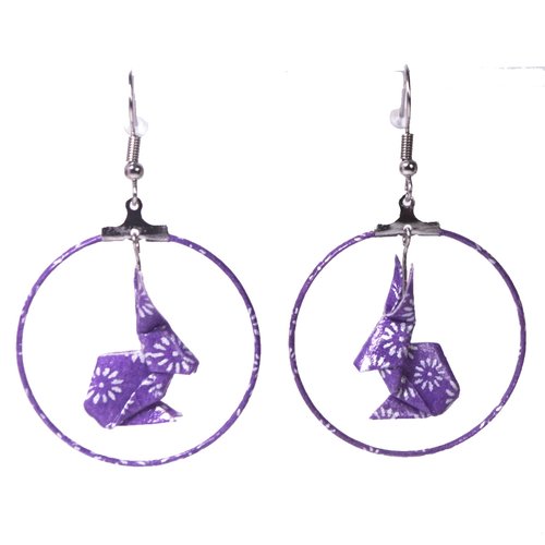 Boucles d'oreilles lapins origami créoles violets avec des petites fleurs argentées en papier japonais traditionnel vitrifié