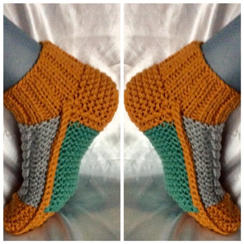Chaussons- gros chaussettes en tricot fait main pour homme, femme ,fille( sur commande)