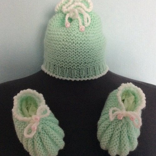 Chaussons bottines avec bonnet en tricot fait main pour bébé